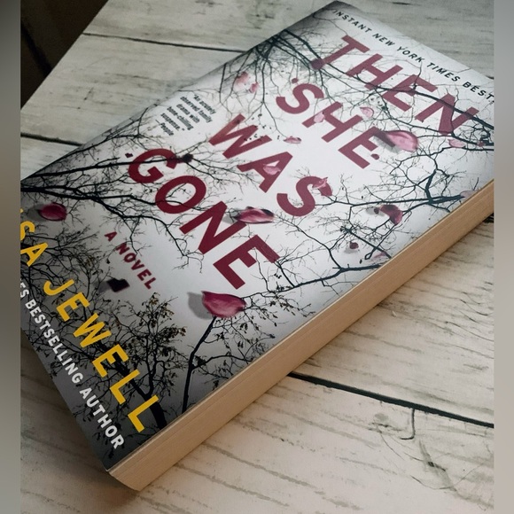 Then She Was Gone by Lisa Jewell - Picture 2 of 3